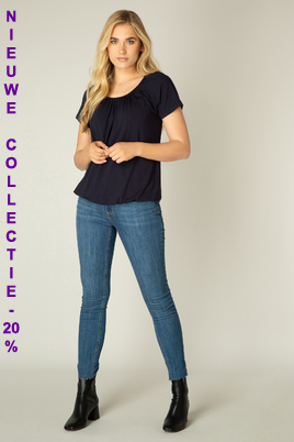 Base Level shirt Yona