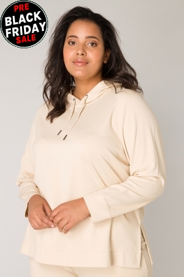 Base Level Curvy sweater Yalisa