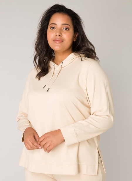Base Level Curvy sweater Yalisa